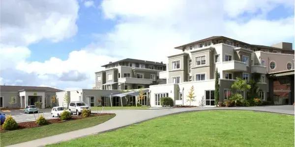 Arvida Cascades, located in Hamilton Lake, Waikato, offers a fresh approach to senior living, making it a top pick among Retirement Villages in Hamilton