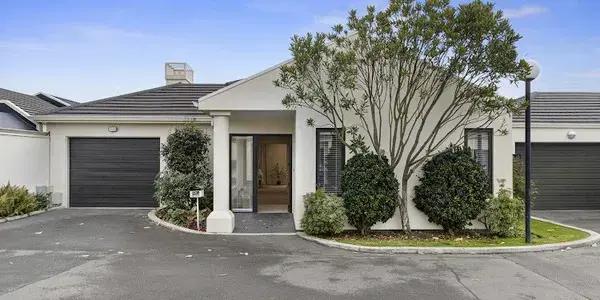 Situated in the serene suburb of Saint Albans, Christchurch, Merivale Retirement Village by Metlifecare offers a supportive and engaging environment for retirees