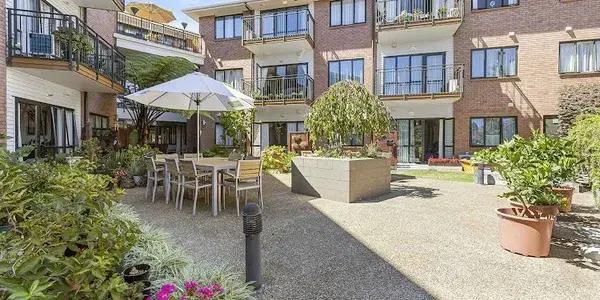 Situated in the heart of New Lynn, Bupa Glenburn Retirement Village is a top pick for anyone searching for retirement villages near me in West Auckland
